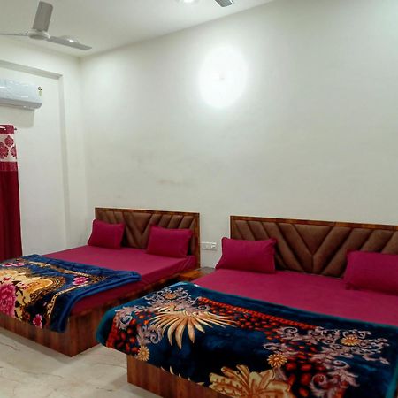 Shri Girraj Residency Hotell Mathura Exteriör bild