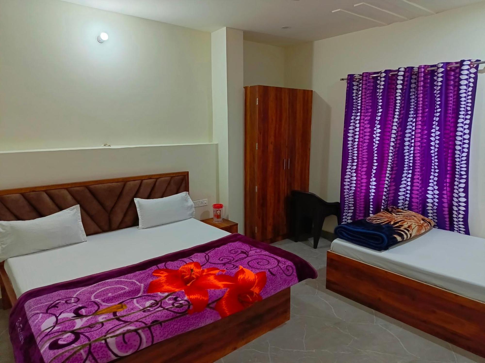Shri Girraj Residency Hotell Mathura Exteriör bild