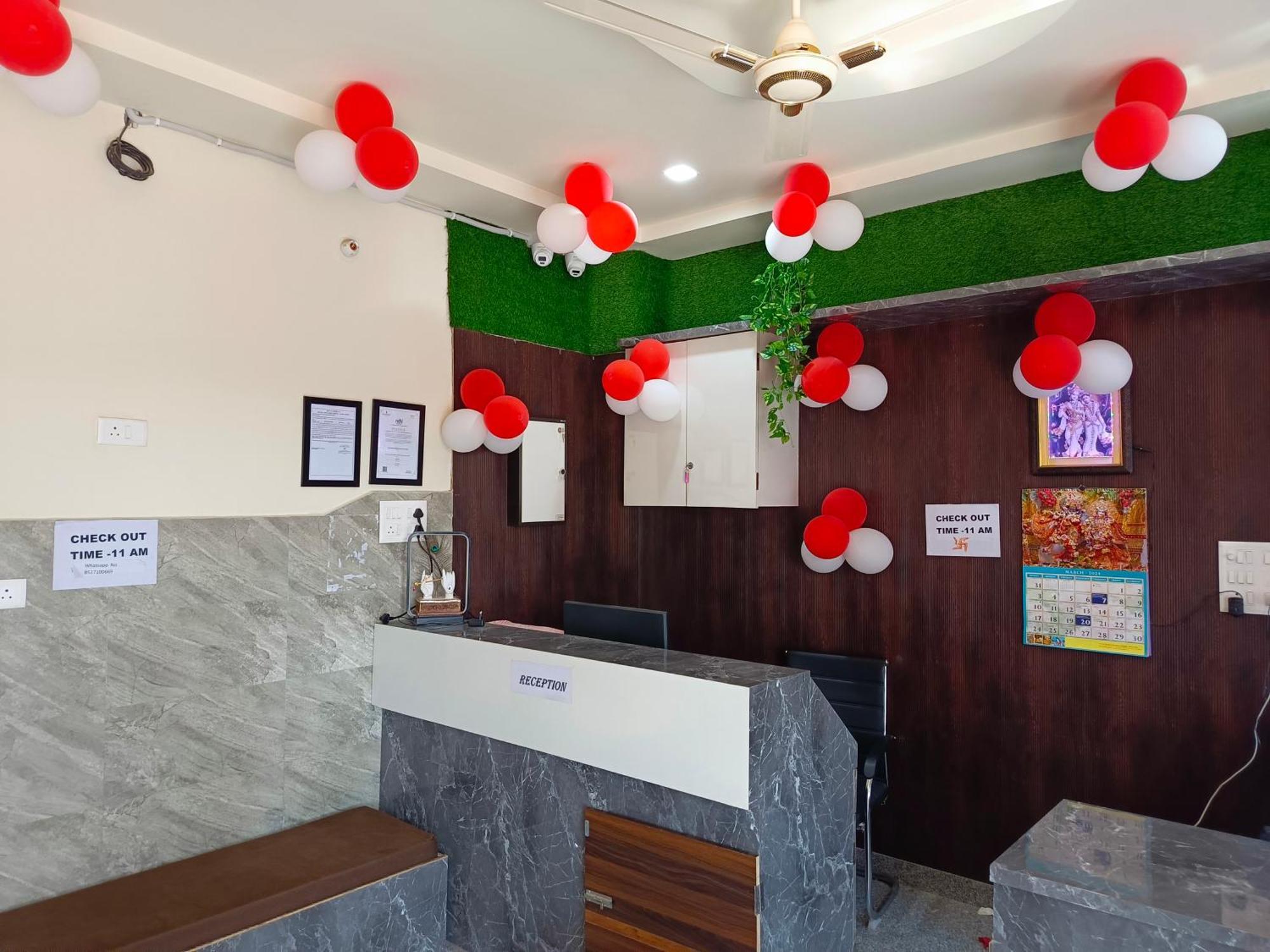 Shri Girraj Residency Hotell Mathura Exteriör bild