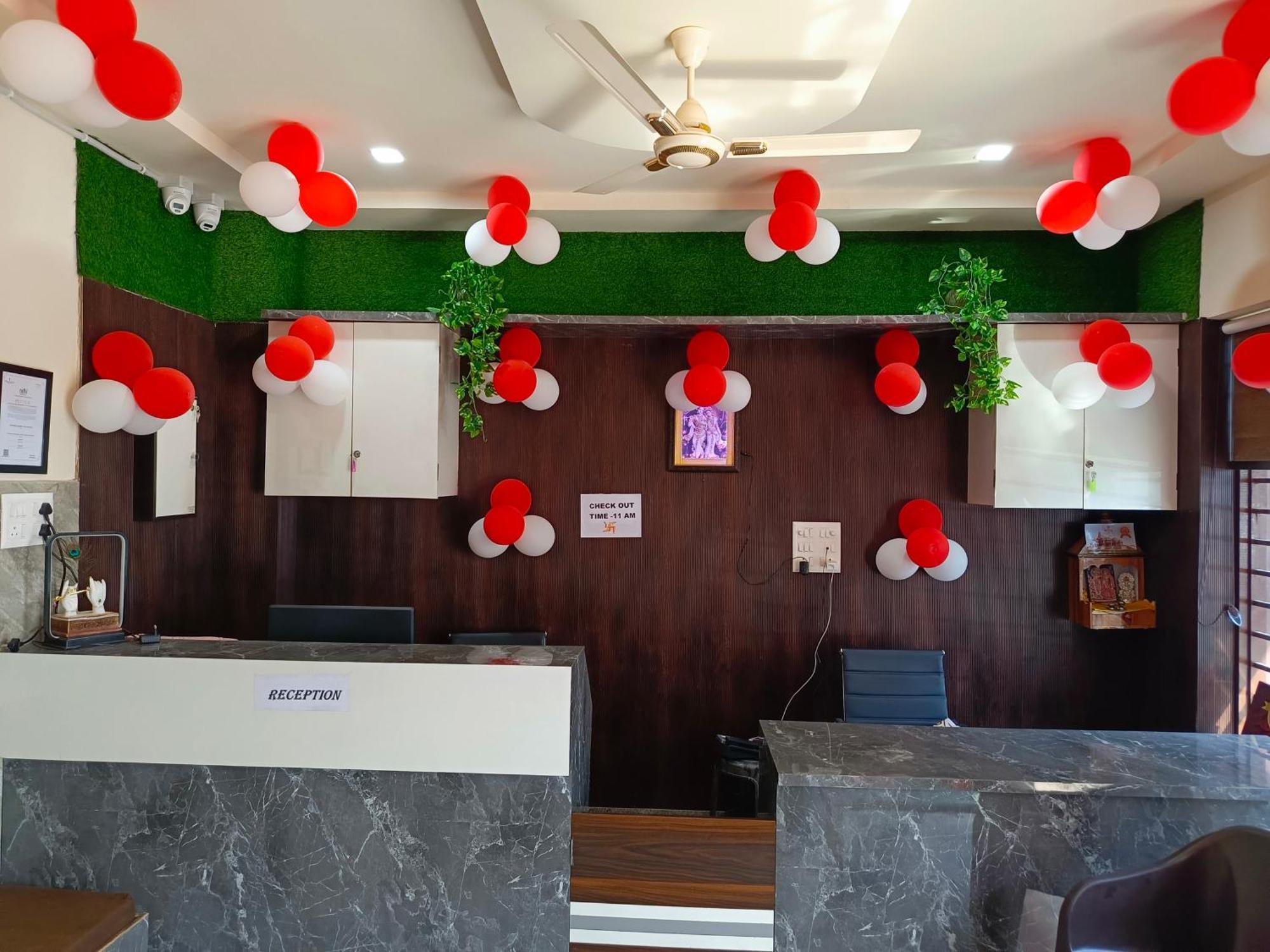 Shri Girraj Residency Hotell Mathura Exteriör bild