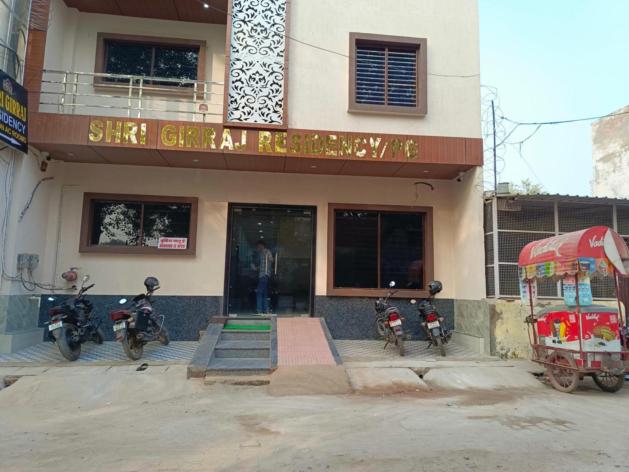 Shri Girraj Residency Hotell Mathura Exteriör bild